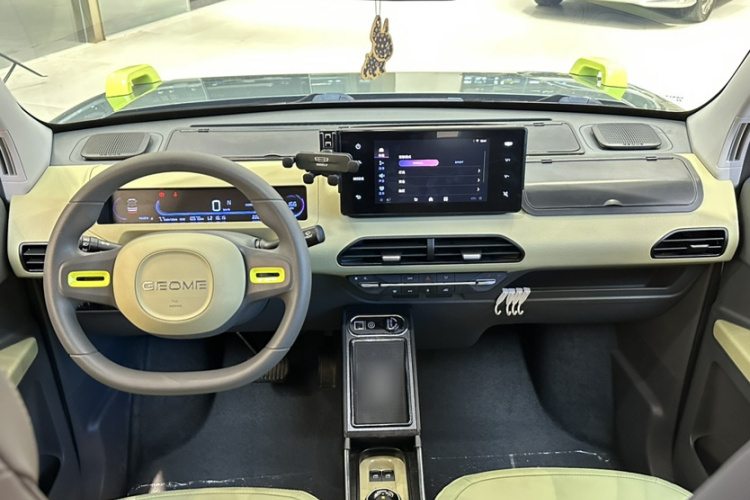 吉利银河 2024款 200km 熊猫骑士中控内饰7008