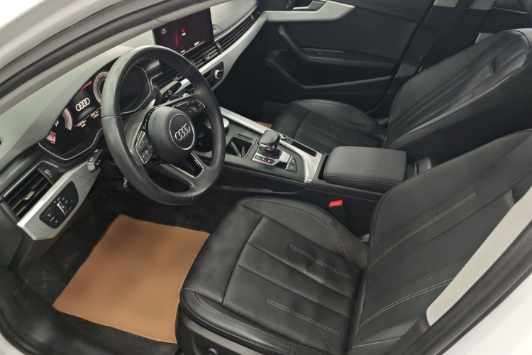 奥迪A4L 2020款 40 TFSI 时尚致雅型中控内饰7001