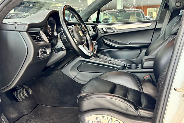 保时捷 2016款 Macan Turbo 3.6T中控内饰7001