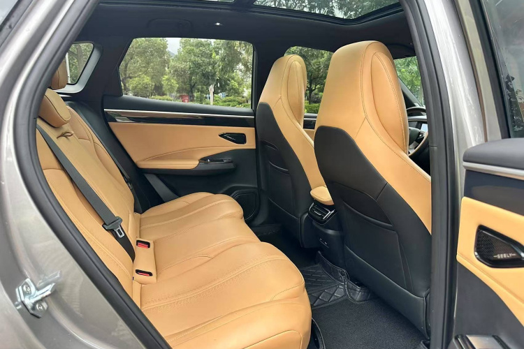 吉利银河 银河L7 2023款 1.5T 115km PLUS中控内饰7009