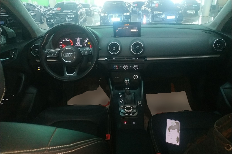 奥迪A3 2018款 30周年年型 Limousine 35 TFSI 进取型中控内饰12