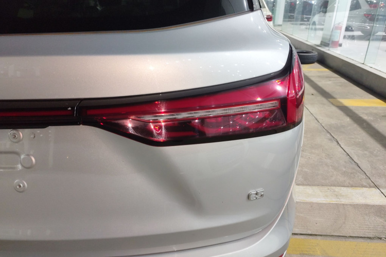 蓝电E5 2023款 1.5L DE-i 100KM畅享型 5座车身外观9