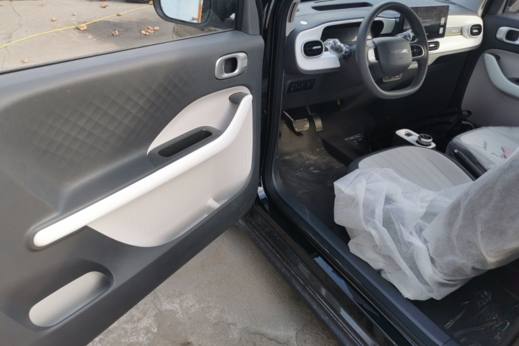 吉利银河 2025款 210km 熊猫卡丁中控内饰20