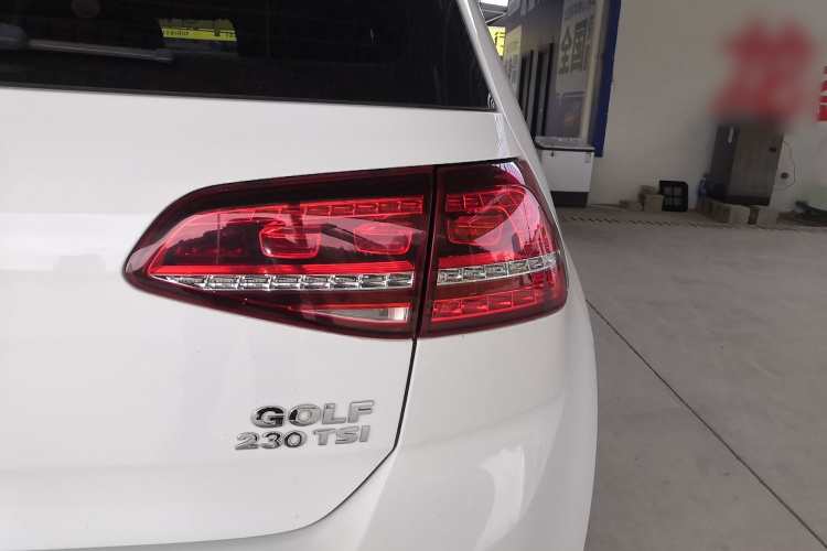大众 高尔夫 2017款 230TSI 自动豪华百万辆纪念版车身外观9