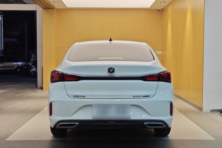 长安 逸动 2020款 PLUS 1.6L GDI 手动豪华型车身外观6004