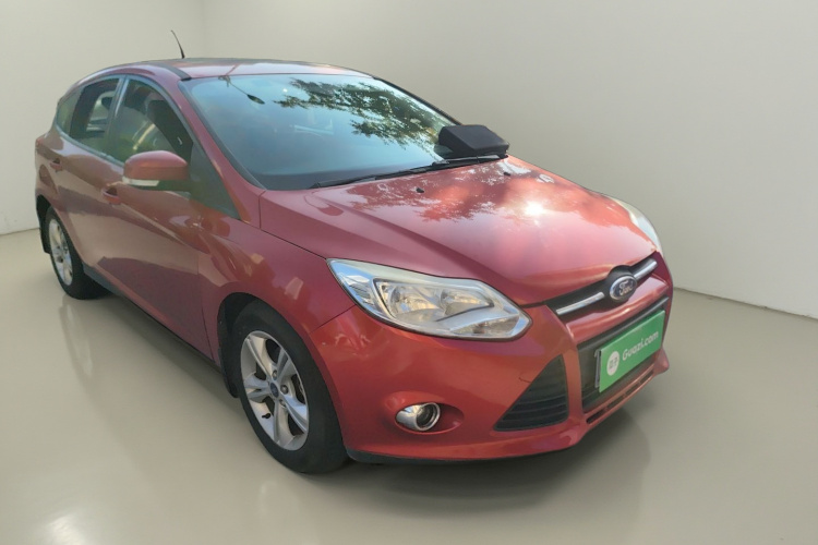 福特 福克斯 2012款 两厢 1.6L 自动风尚型车身外观3