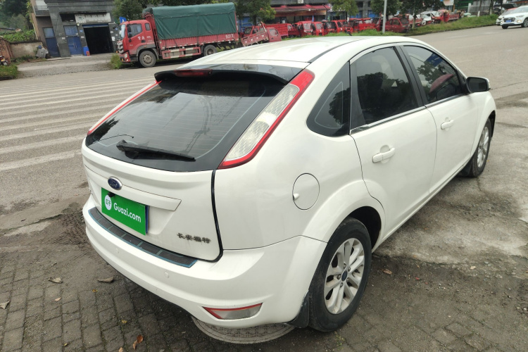 福特 福克斯 2013款 两厢经典 1.8L 手动百万纪念版车身外观7