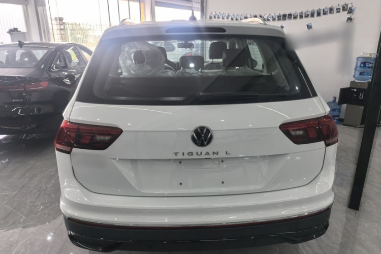 大众 途观L 2025款 出众款 300TSI 自动两驱龙腾版车身外观6004