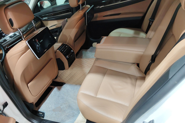 宝马7系 2014款 730Li 臻享型中控内饰21