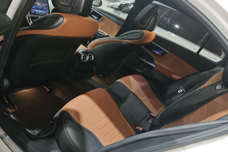 奔驰C级 2023款 改款二 C 260 L 运动版中控内饰7004