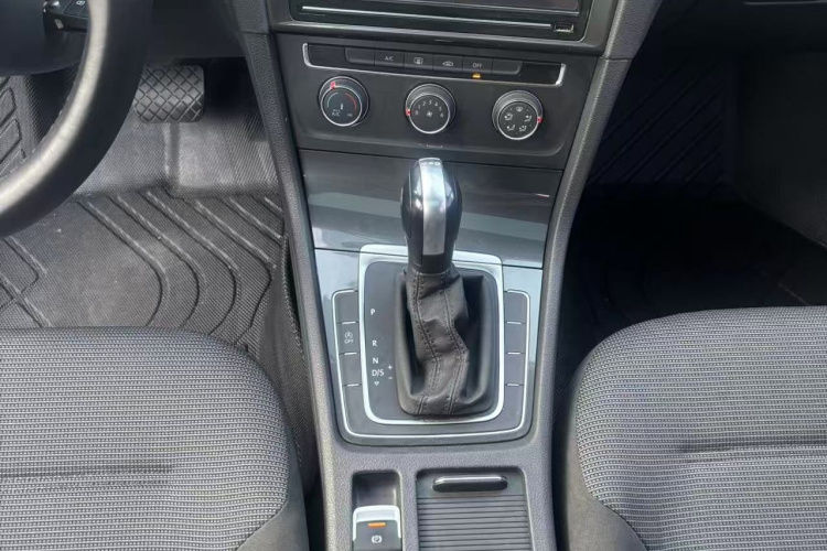 大众 高尔夫 2019款 280TSI DSG舒适型 国V中控内饰7006