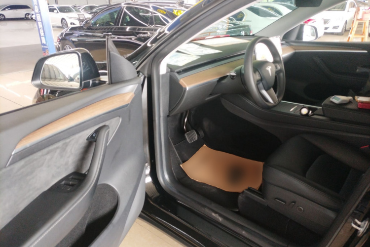 特斯拉 Model Y 2022款 改款 后轮驱动版中控内饰7003