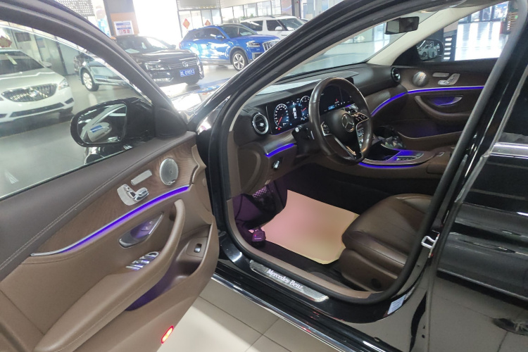 奔驰E级 2021款 改款 E 300 L 时尚型中控内饰7003
