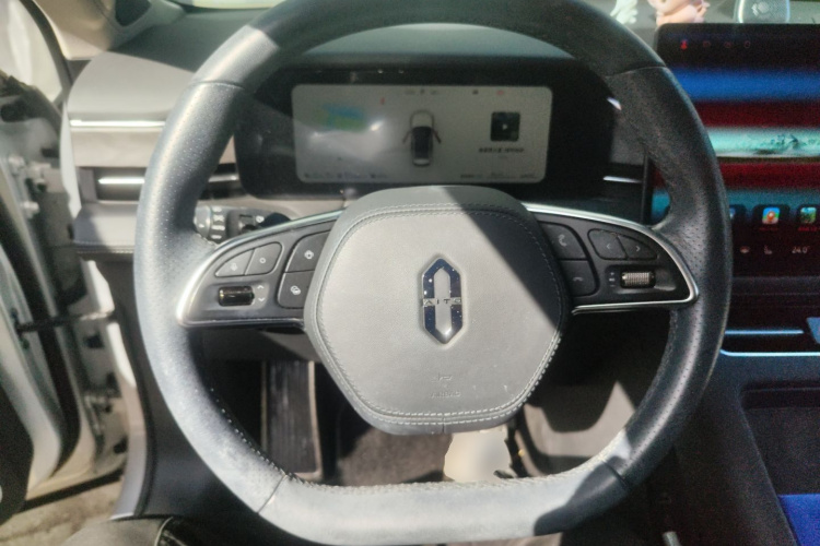 鸿蒙智行 问界M5 2022款 增程后驱标准版中控内饰13