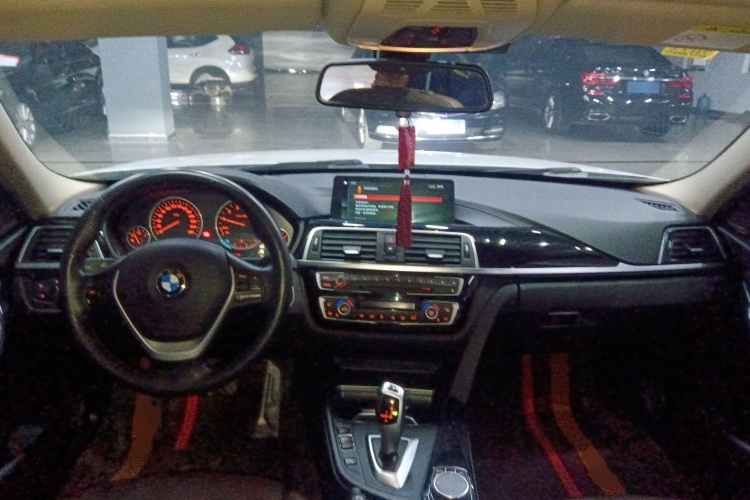 宝马3系 2019款 320Li 时尚型中控内饰12