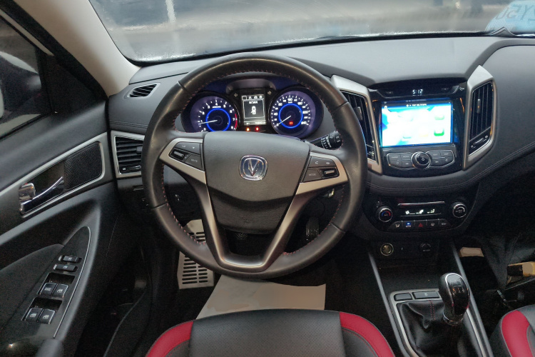 长安 逸动 2016款 XT 1.6L 手动俊酷型中控内饰13