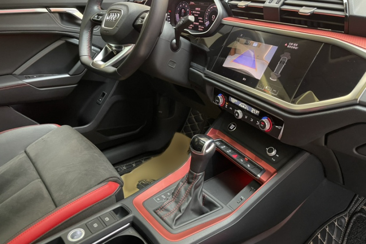 奥迪Q3 2021款 40 TFSI 时尚动感型中控内饰7015