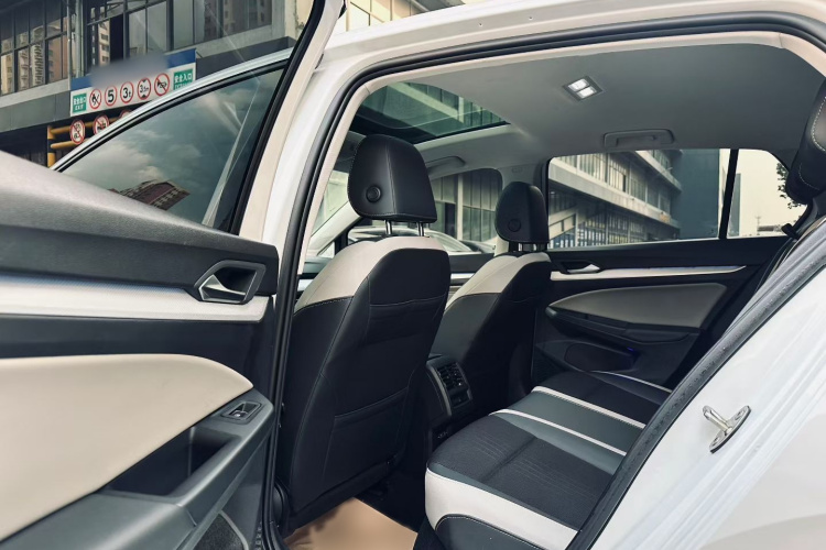 大众 高尔夫 2023款 280TSI DSG Pro中控内饰7002