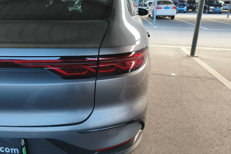 比亚迪 汉 2022款 DM-i 121KM 尊荣型车身外观9