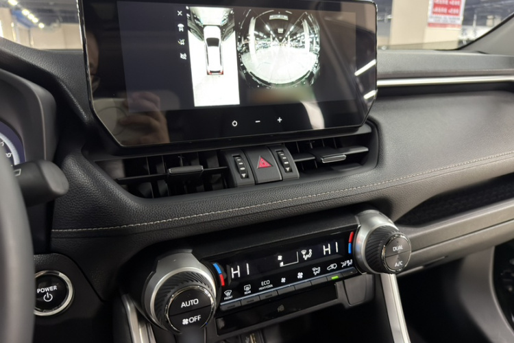 丰田 威兰达 2023款 双擎 2.5L E-CVT两驱豪华PLUS版中控内饰7005