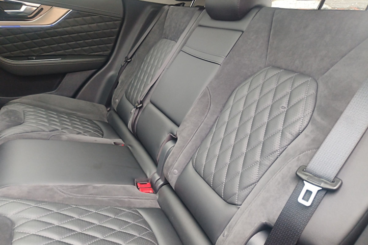 红旗HS5 2019款 2.0T 智联旗享四驱版中控内饰21