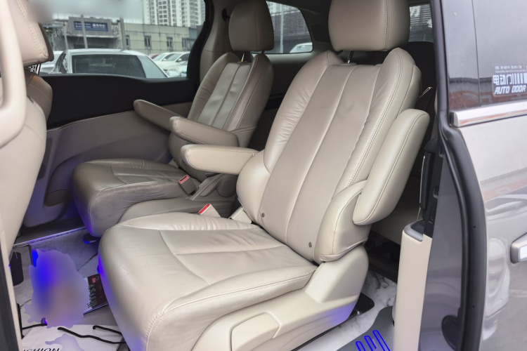 别克GL8 2017款 25S 豪华型 国V中控内饰21