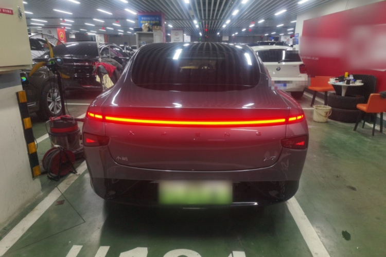 小鹏P7 2022款 586G车身外观6