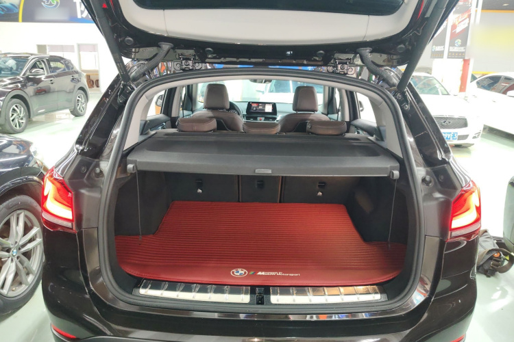 宝马X1 2020款 sDrive25Li 领先型机舱底盘23