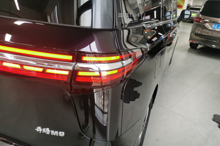 奔腾M9 2023款 2.0T 尊享型车身外观9