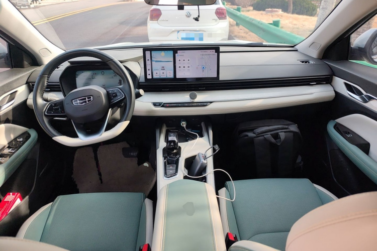 吉利汽车 帝豪L HiP 2022款 1.5TD-DHT Pro 100KM Super 迅中控内饰7002