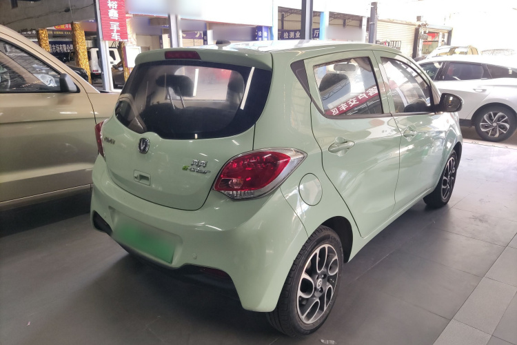 长安欧尚 奔奔E-Star 2021款 国民版 多彩款 磷酸铁锂（31.86kWh）车身外观7