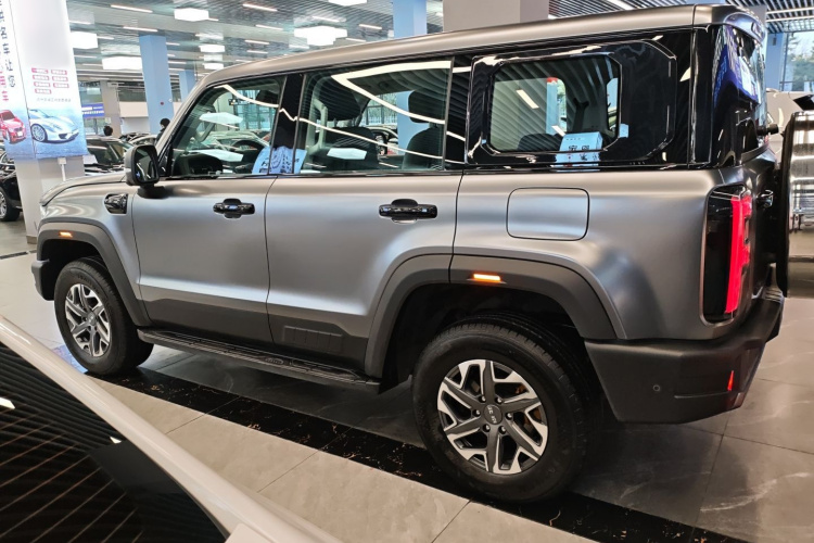 北京越野 北京BJ40 2024款 2.0T 全新城市猎人版 侠客型车身外观4