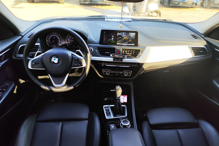 宝马1系 2018款 改款 120i 设计套装型中控内饰7002