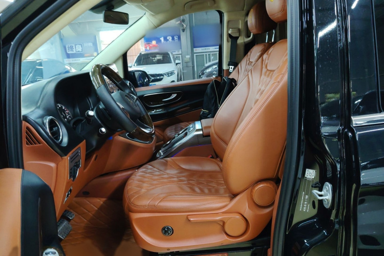 奔驰 威霆 2018款 2.0T 精英版 7座 国V局部细节19