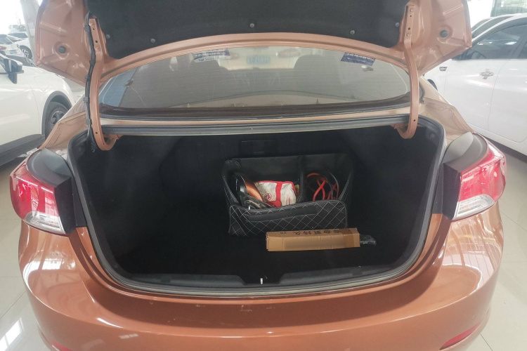 现代 朗动 2015款 1.6L 自动领先型局部细节23