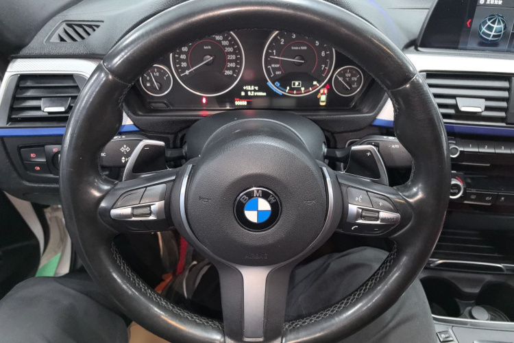 宝马3系 2019款 320i M运动套装中控内饰13