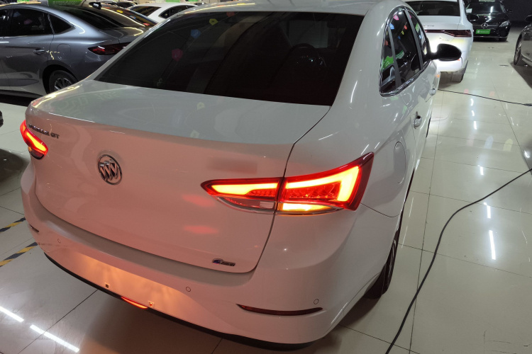 别克 英朗 2021款 改款 1.3T 自动轻混动精英型车身外观6