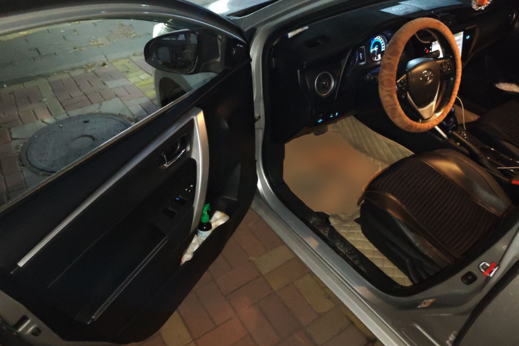 丰田 卡罗拉 2016款 双擎 1.8L E-CVT精英版中控内饰20