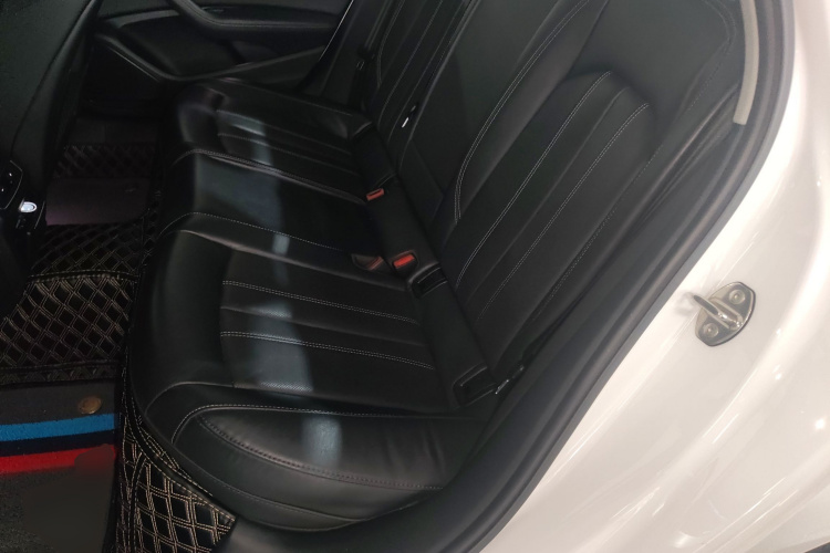 奥迪A4L 2022款 40 TFSI 豪华动感型中控内饰7004