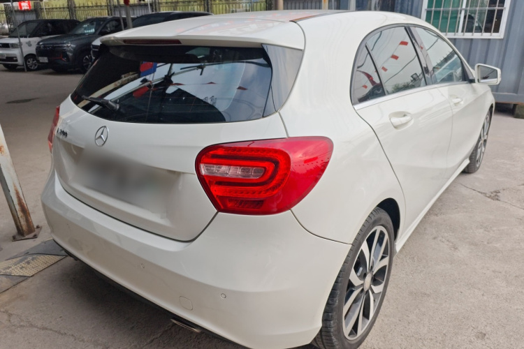 奔驰A级(进口) 2015款 A 200 时尚型车身外观6005