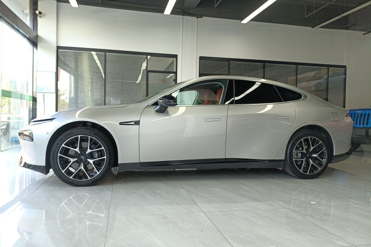 小鹏P7 2023款 P7i 702 Pro车身外观4