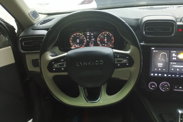 领克02 2022款 2.0TD DCT耀Pro中控内饰13