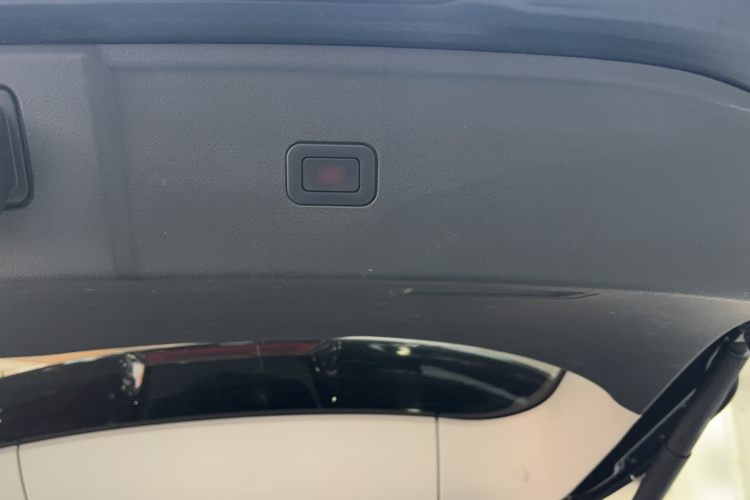 红旗HS5 2022款 改款 2.0T 智联旗享版中控内饰7009