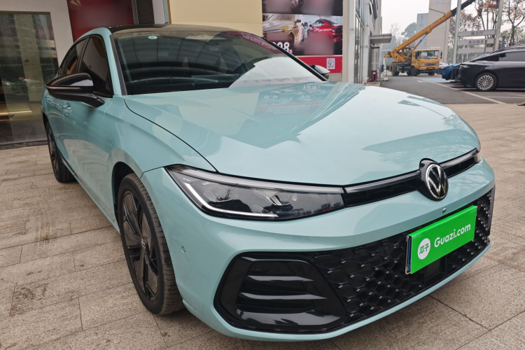 大众 帕萨特 2025款 Pro 380TSI 星空龙尊版车身外观3