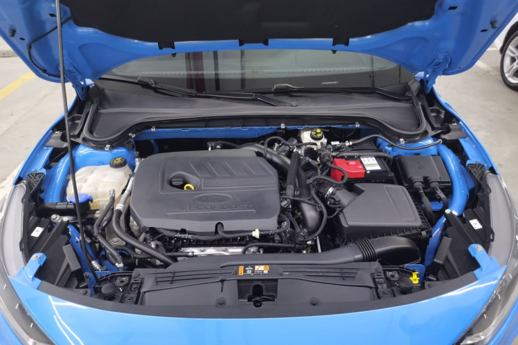 福特 福克斯 2022款 三厢 EcoBoost 180 自动ST Line机舱底盘24