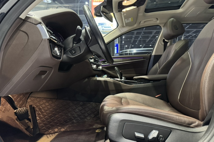 宝马5系 2021款 改款 530Li 领先型 豪华套装中控内饰7008