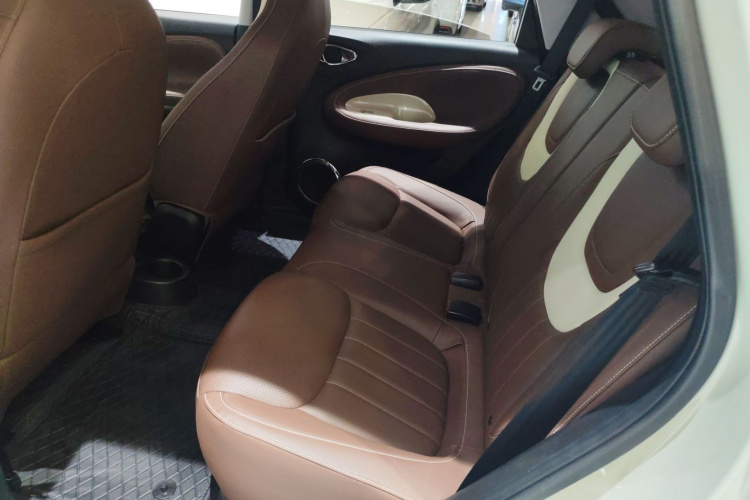 五菱汽车 五菱缤果 2023款 333km 灵犀互联+款中控内饰7004