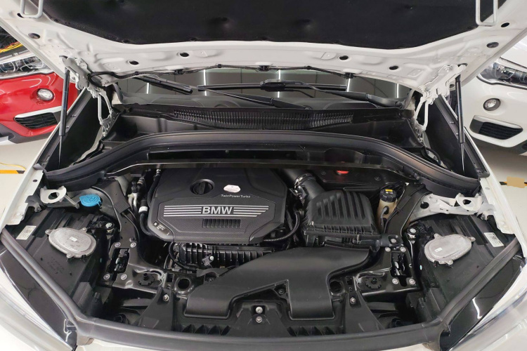 宝马X1 2020款 sDrive20Li 时尚型机舱底盘24