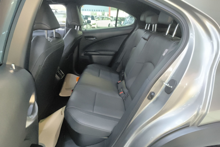 雷克萨斯UX 2022款 260h 探·酷版中控内饰7004