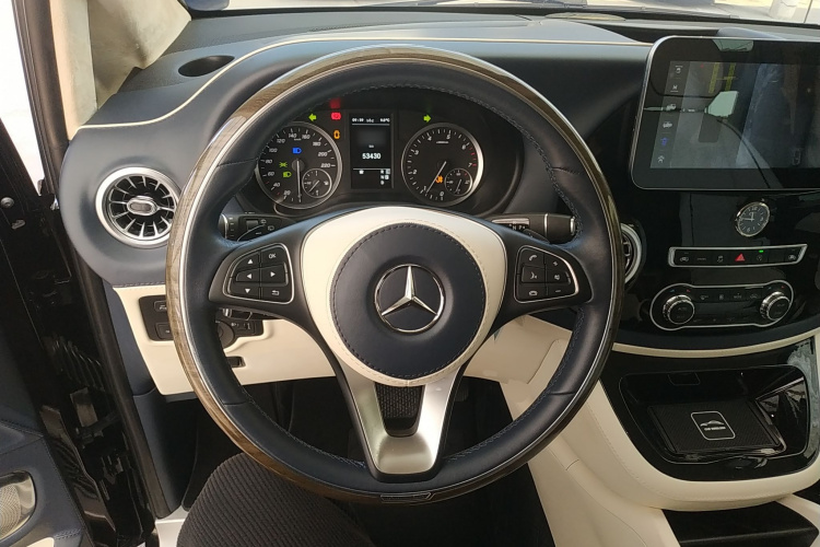 奔驰 威霆 2021款 2.0T 商务版 7座局部细节13